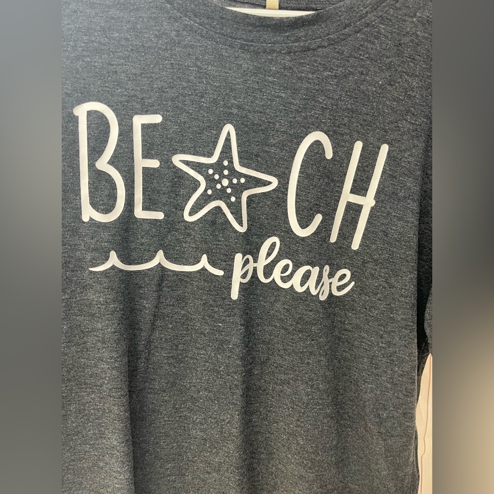 🌹Gray Graphic Tee with Beach Please‎ Print - Picture 2 of 5